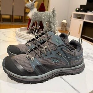 KEEN Women’s Black and Gray Athletic Shoes